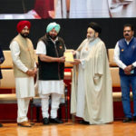 ਡੇਰਾ ਬਾਬਾ ਨਾਨਕ ਉਤਸਵ ਮੌਕੇ ਗੁਰੂ ਨਾਨਕ ਦੇਵ ਜੀ ਦੇ ਪ੍ਰਕਾਸ ਪੁਰਬ ਸਬੰਧੀ ਫਲਿਮਾਂ ਬਨਾਉਣ ਵਾਲੇ ਨਿਰਦੇਸਕਾਂ ਦਾ ਕਰੀਬ 05 ਲੱਖ ਰੁਪਏ ਨਾਲ ਸਨਮਾਨ