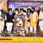 ਡਾ. ਰੂਪ ਸਿੰਘ ਨੇ ਆਮਿਰ ਖਾਨ ਨੂੰ ਸਰਦਾਰ ਨਲਵਾ ਦਾ ਇਤਿਹਾਸ ਸੌਂਪਦਿਆਂ ਇਤਿਹਾਸਕ ਫਿਲਮ ਬਣਾਉਣ ਲਈ ਕਿਹਾ