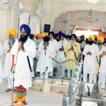 ਜਥੇਦਾਰ ਗਿਆਨੀ ਹਰਪ੍ਰੀਤ ਸਿੰਘ, ਭਾਈ ਲੌਂਗੋਵਾਲ ਤੇ ਹੋਰਾਂ ਨੂੰ ਭਾਈ ਹਰਿਸਿਮਰਨ ਸਿੰਘ ਵੱਲੋਂ ਪੁਸਤਕ ਭੇਟ